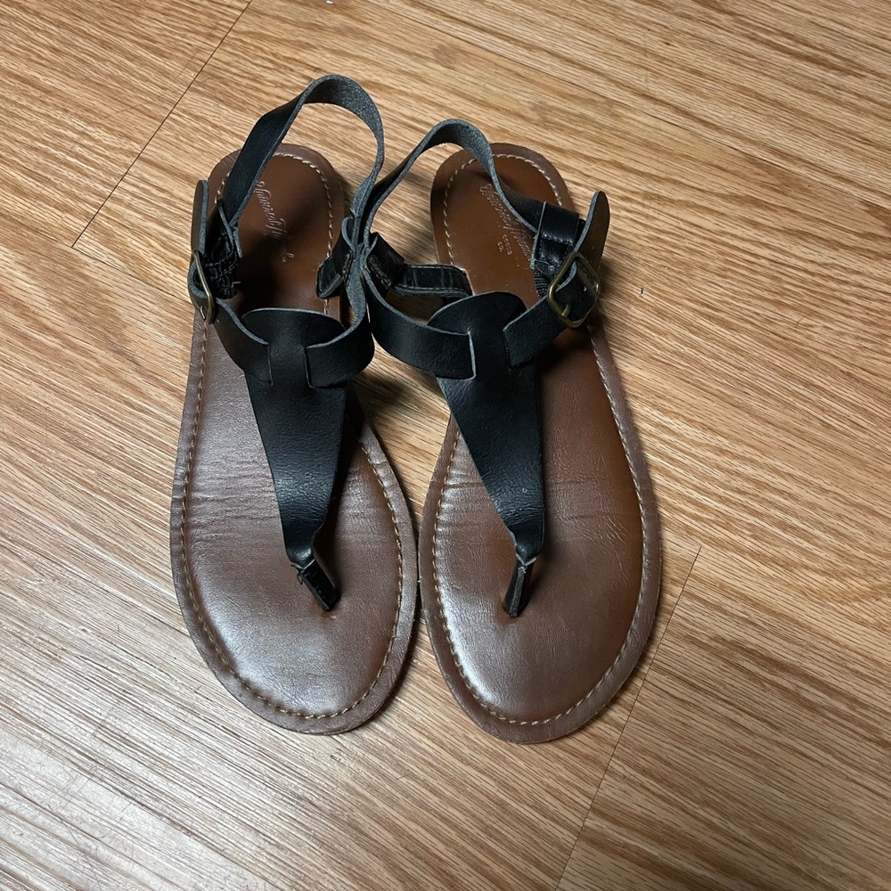 Universal Thread sandal